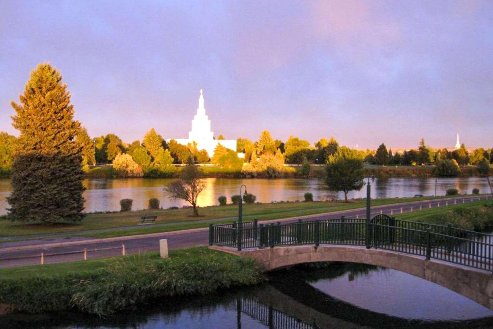 Clarion Inn Idaho Falls Riverfront Exterior photo